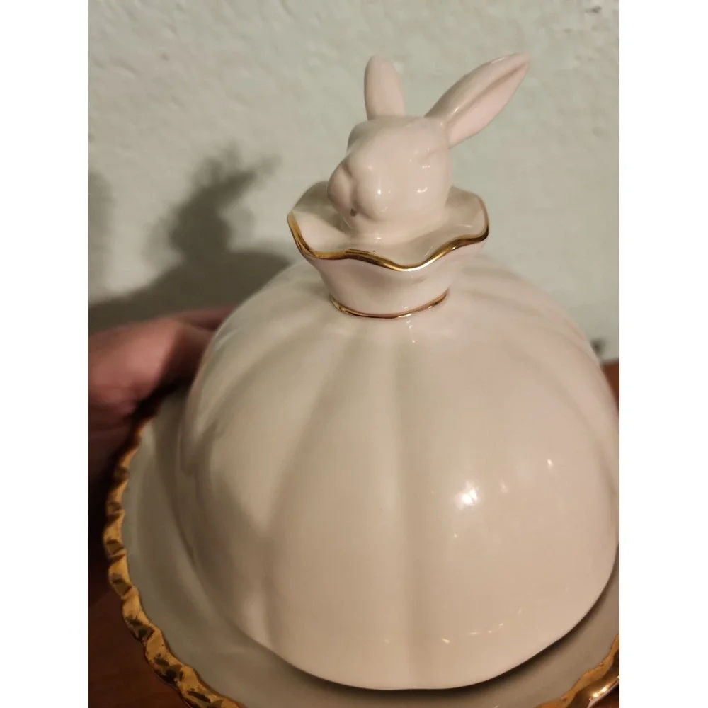 Anthropologie Lapin Regency Philomena Bunny Domed Butter Dish Scallop Gold Edge
